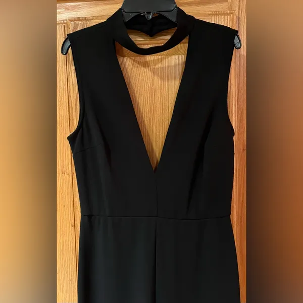 Windsor Black Deep V-Neck & Deep V-Back Cropped Wide Leg‎ Jumpsuit Size Medium - Image 2