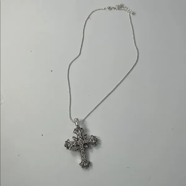 Elegant Silver Cross Pendant Necklace - Image 7