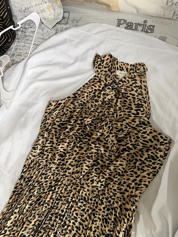 Sleeveless Pleated Leopard Midi Dress in Tan and Black - Image 3