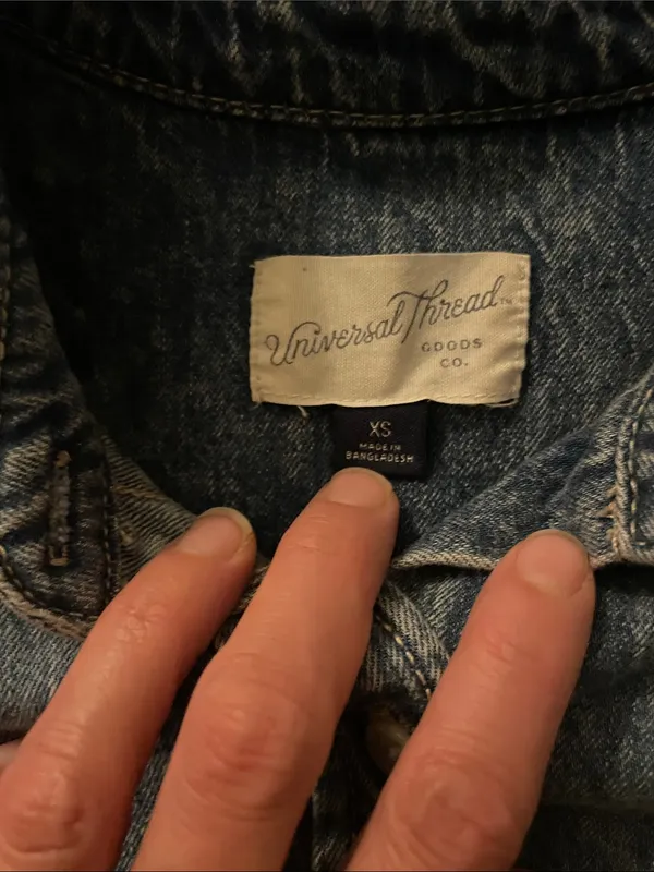 EUC Universal Thread stonewashed cropped denim shirt/jacket - Image 3