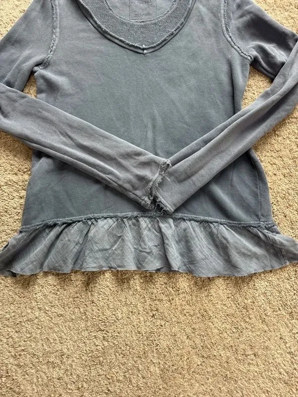We The Free People Distressed Peplum Sweatshirt Raw Hem Gray Womens Small - Image 3