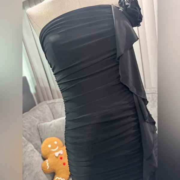 🌸AMTIOUS elegant strapless ruched dress ✨ Black Size M - Image 9