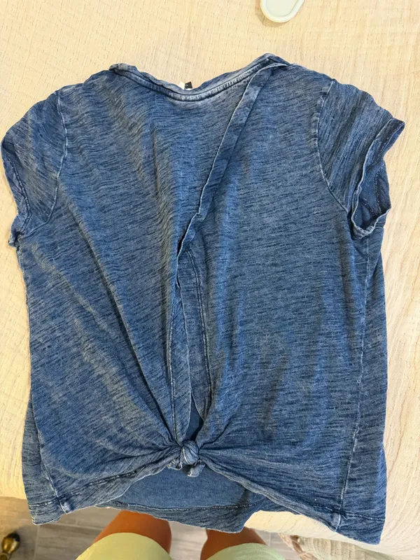 Universal Threads Basic blue baby tee S - Image 3