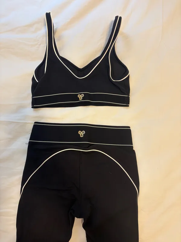Aritzia TNA Workout Set - Image 4