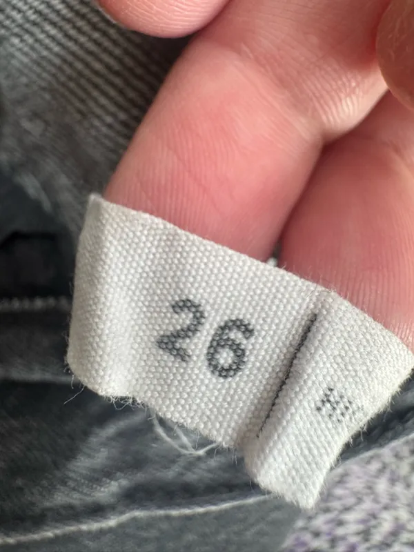 Size 26 White Fabric Size Tag Gray - Image 6