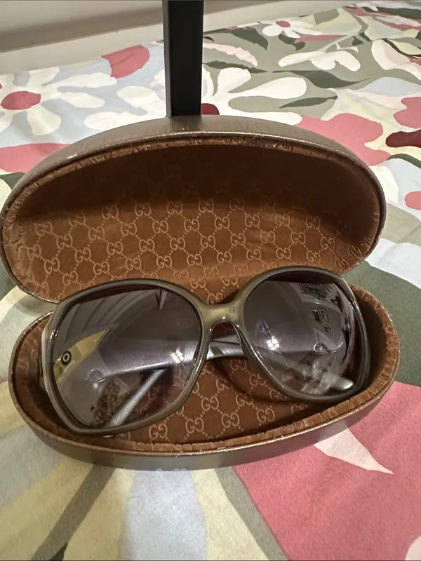 Gucci Women's Oversized Gray Gradient Sunglasses - Image 9