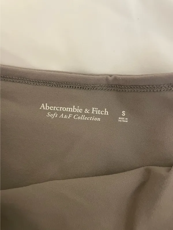 Abercrombie & Fitch Gray Taupe Short Sleeve Boatneck Bodysuit - Image 3