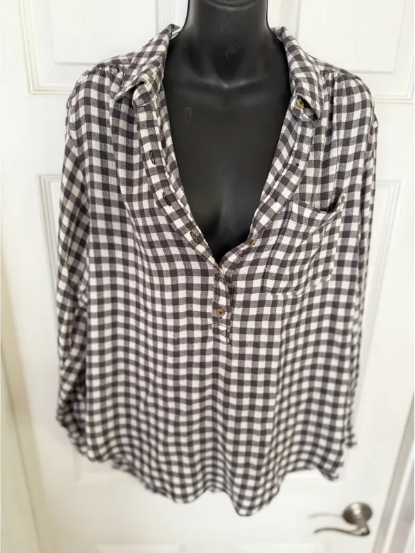 Anthropologie black and white gingham button front shirt - Image 4