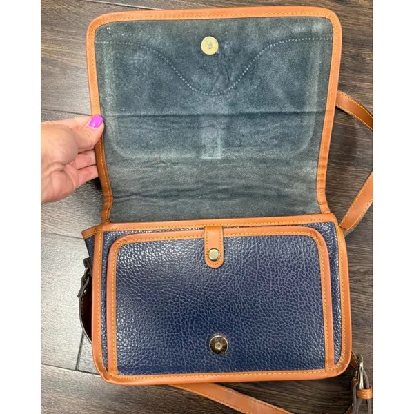 Vtg Dooney & Bourke Navy Blue & Tan All Weather Leather Organizer Crossbody Bag - Image 6