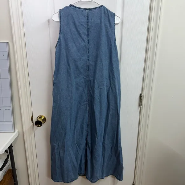 Women's blue light wash sleeveless v-neck midi casual summer dress cotton medium - Image 7