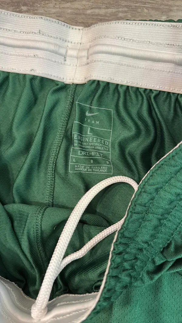 Men’s green Nike basketball shorts - Image 5