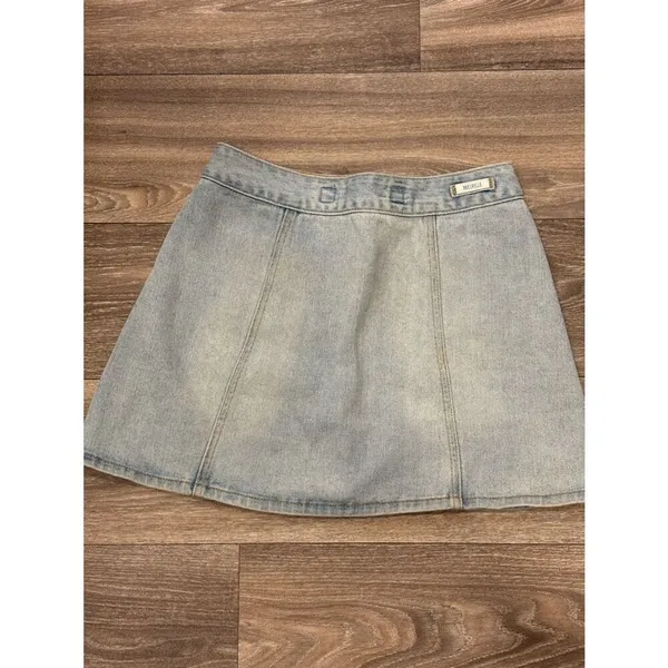 Brandy Melville Light Wash Denim Button-Front Mini Skirt Size 24 - Image 4