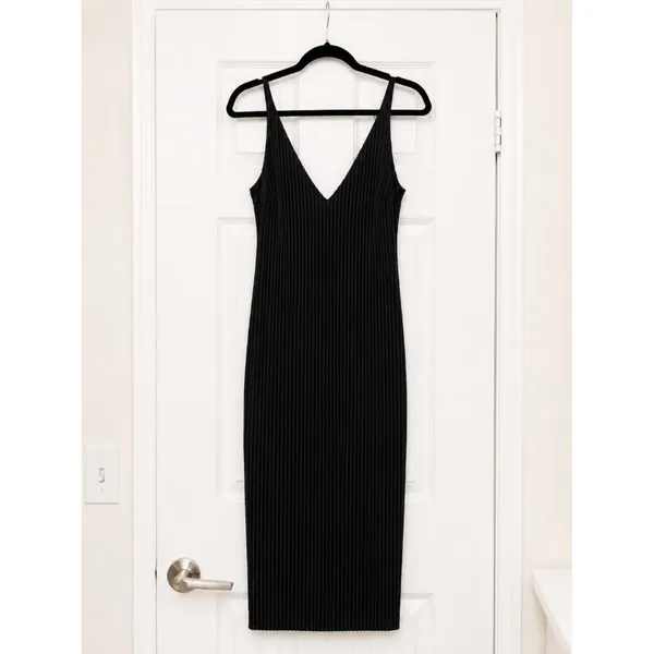 Forever 21 Black Ribbed Velvet Feel V-Neck Cami Midi Dress Size Small - Image 2