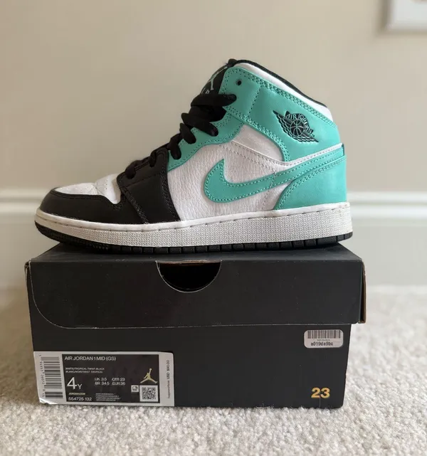 Air Jordan 1 Mid - Image 4