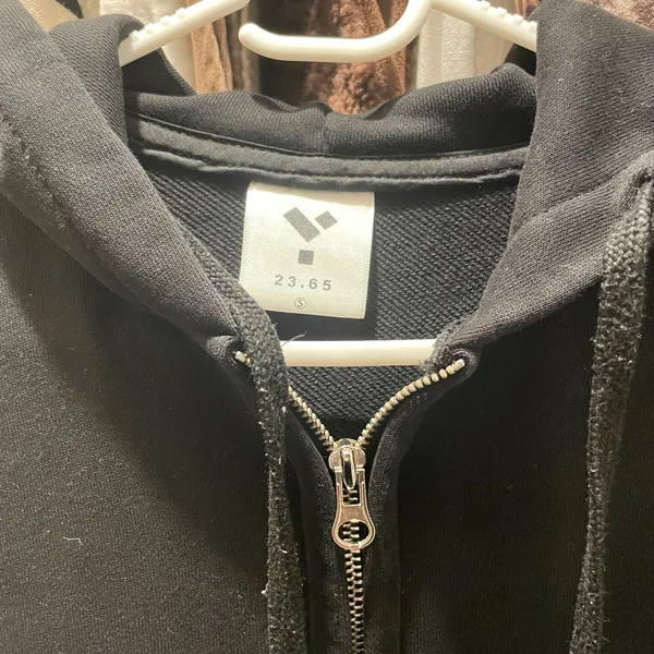 23.65 black zip up hoodie - Image 2