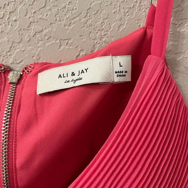 Ali & Jay For the gram fuchsia cut out‎ pleated midi - Image 3