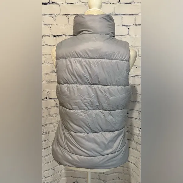 Old Navy gray puffer vest size small - Image 4