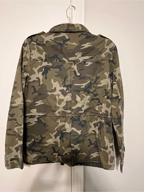 Love Tree Women's Camo Distressed Utility Jacket Size M - Image 3