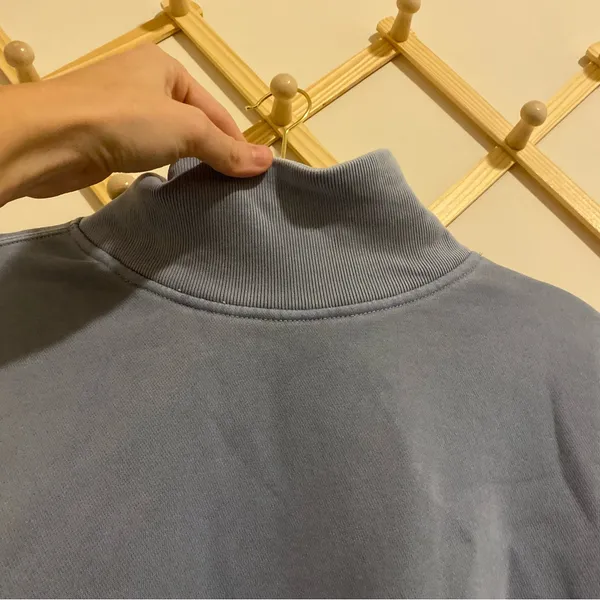 Abercrombie and Fitch Soft Max Essentials Pullover size Medium - Image 4