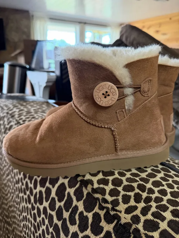 UGG Boots Women’s - Image 2
