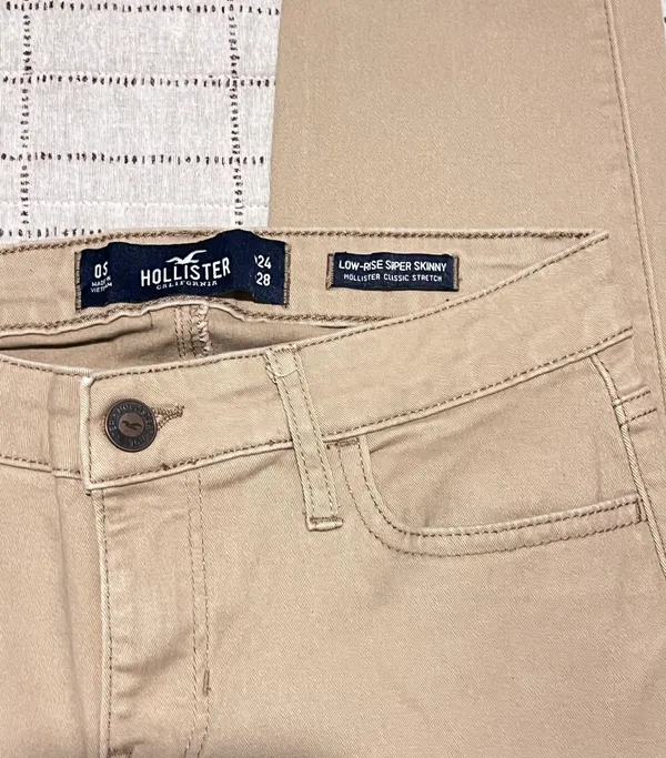 Hollister Khaki Jeans - Image 3
