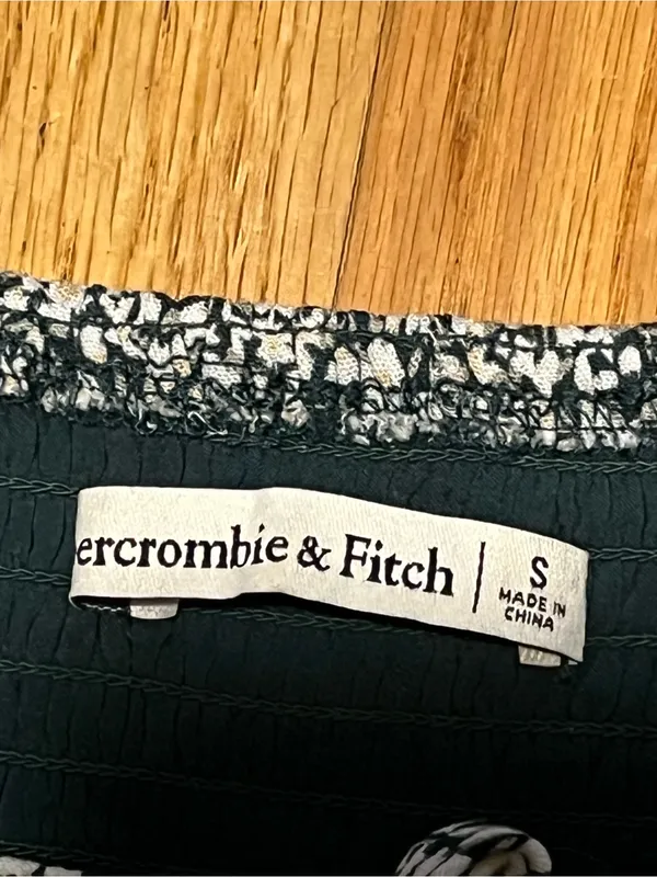 Abercrombie & Fitch Women’s Black & White Floral Long Sleeve Crop Top Size S | 1 - Image 4