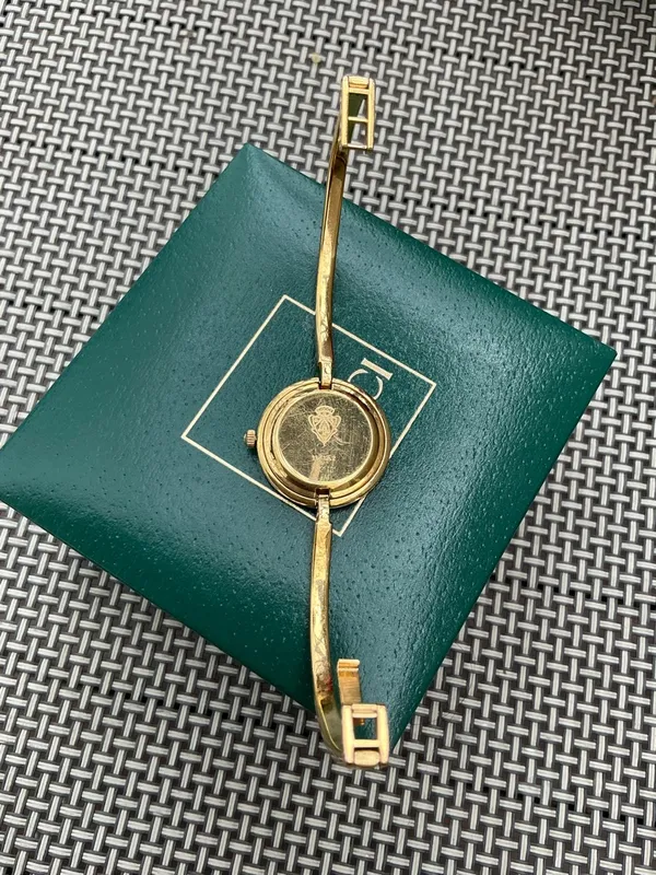 Beautiful GUCCI bangle watch w/ set of colorful bezels ❤️💛🤍💚💙🖤 - Image 9