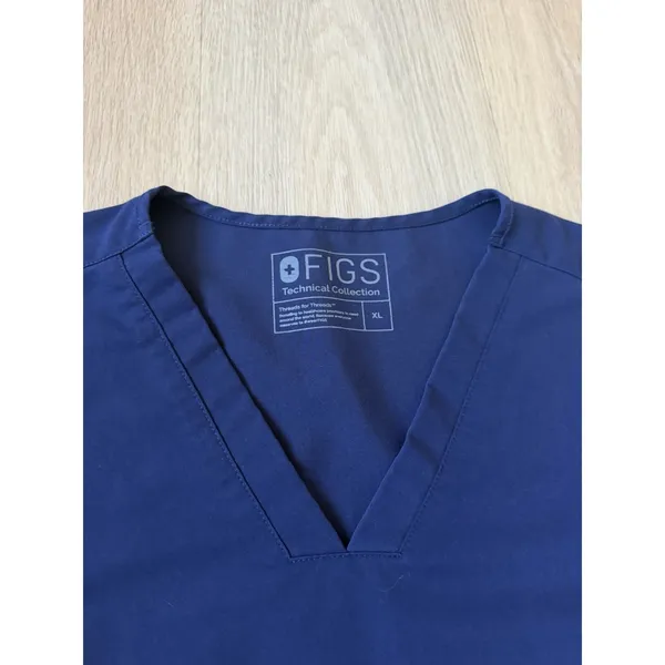 Figs Women's Casma Three-Pocket Scrub Top V-neck Size XLarge Navy Blue Medical - Image 4