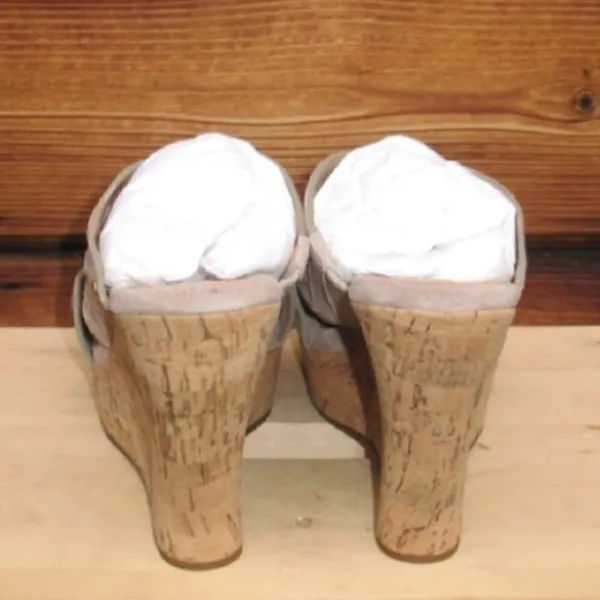 NWB UGG Tan Wedge Sandal - Image 5