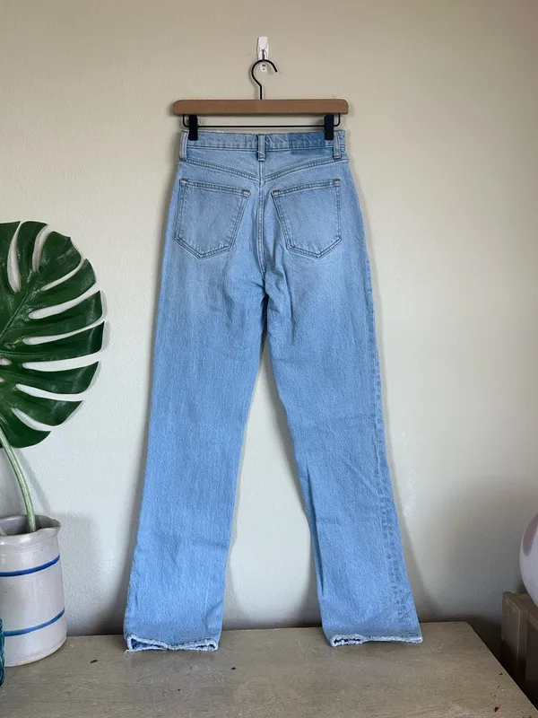 Abercrombie & Fitch The 90’s Straight Ultra High Rise Split Hem Jeans - Image 7