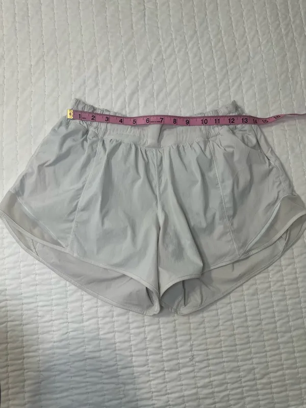 Lululemon Athletica Cream Women's Athletic Shorts - Elastic Waist in Size 12 - Image 3