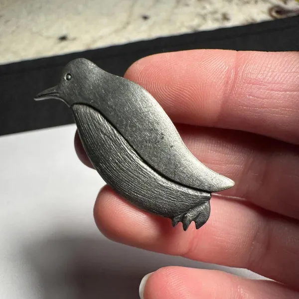 Penguin Bird Brooch Pin Pewter Tone - Image 7
