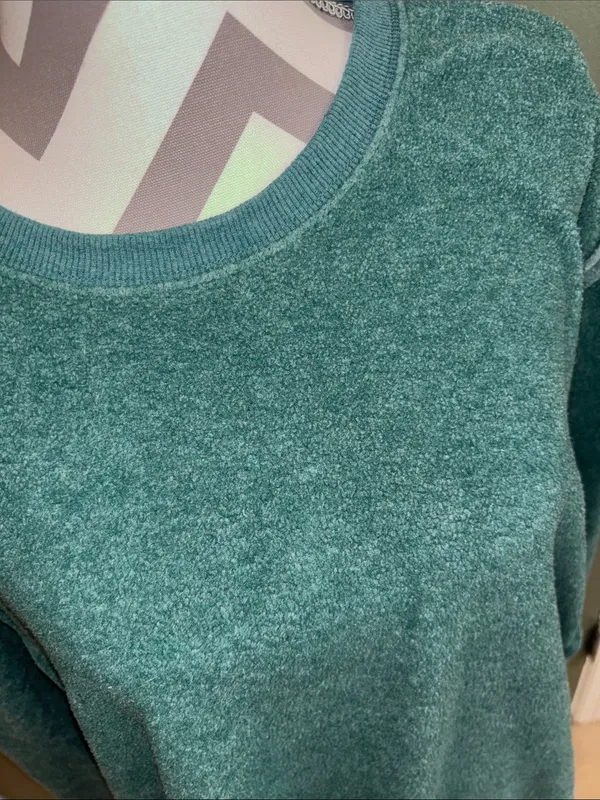 Cozy Forest Green Crewneck Sweatshirt Size L - Image 2