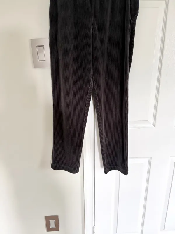 Lululemon Women Scuba Mid-Rise Straight-Leg Pants Velvet Cord 7/8 Length 4 Black - Image 6
