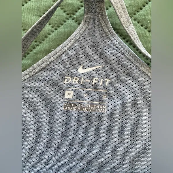 Nike Women's Gray Tank Top Size Medium - Image 3