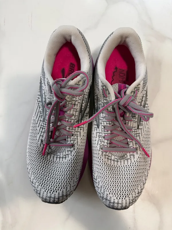 Brooks Gray and Pink Women's Running Sneakers - Image 5