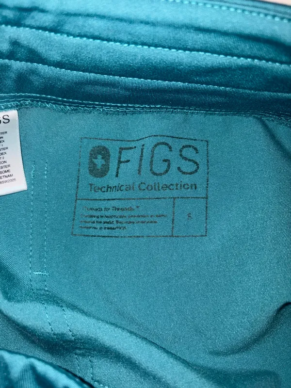 FIGS Scrubs Set - Image 8