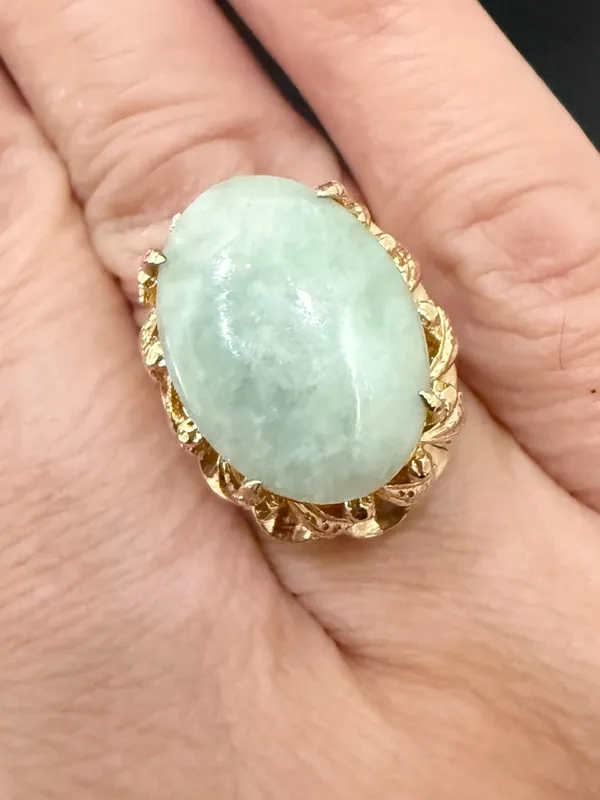 Vintage Gold-plated Jade Jadeite Stone Cabochon Cocktail Ring Size 6 - Image 2