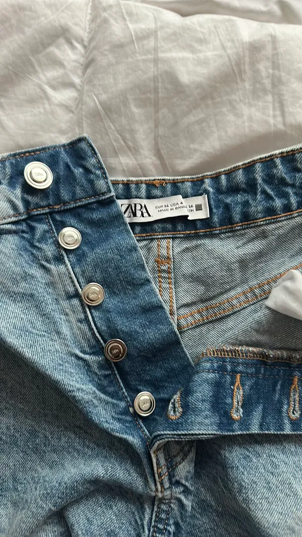 ZARA High-Rise Shorts Denim Distressed - Image 3