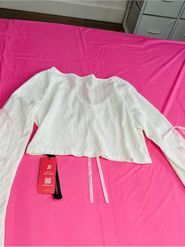 ROMWE White Crop Top with Pink Ribbon Ties - Image 11