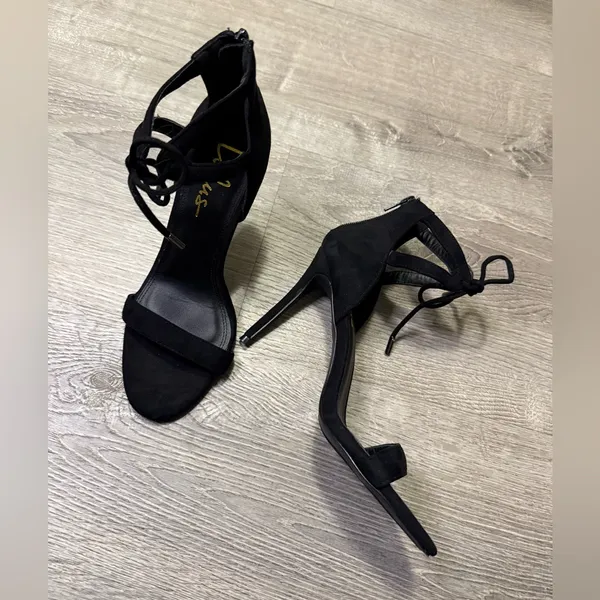 •LULUS• BLACK STRAPPY HEELS - Image 5