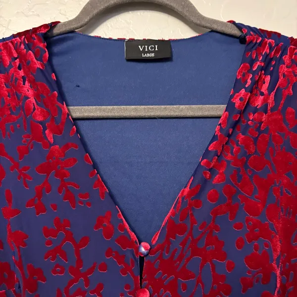 Vici blue and red floral velvet boho bell sleeve blouse size large - Image 3