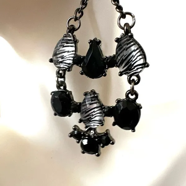 Black zebra statement earrings - Image 5