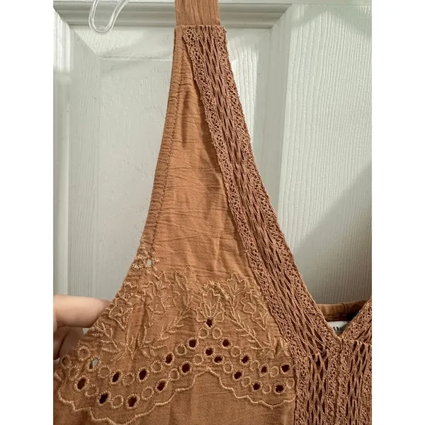 NWT American Eagle Eyelet Floral Boho Tiered Ruffle Sleeveless Top Tan XS/S New. - Image 3