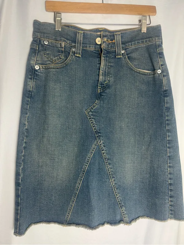 Levi's Classic Distressed Blue Denim Skirt with Raw Frayed Hem - Image 2