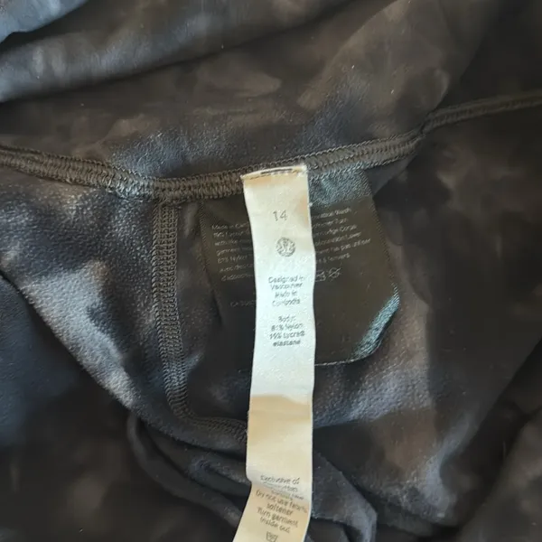 Lululemon high waist leggings with pockets. Size 14 - Image 5