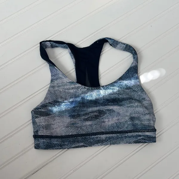 Lululemon Women's Blue Patterned Sports Bra - Image 5