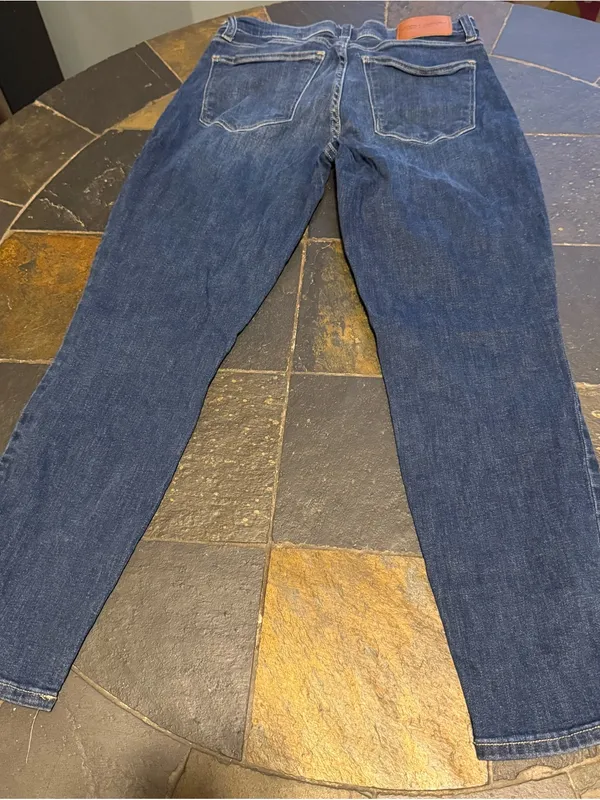 Lucky Brand Woman’s Blue Washed Straight Jeans - Image 2
