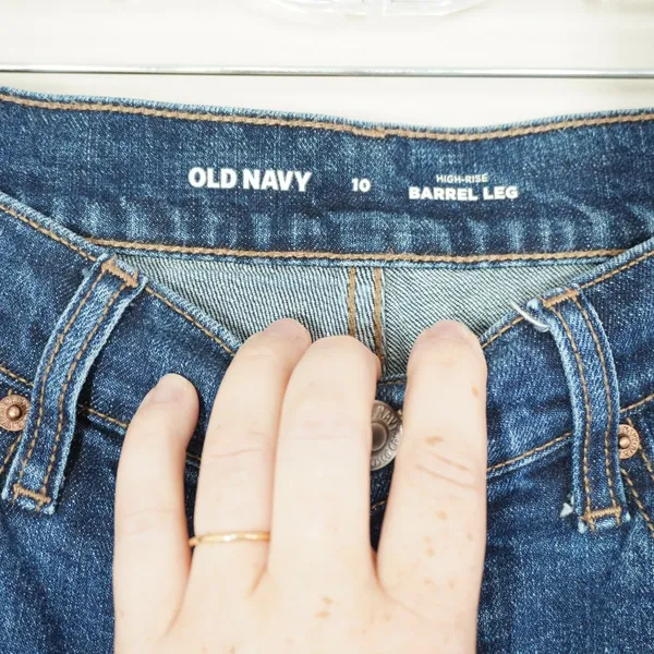 Old Navy Women's Size 10 High-Rise Barrel Leg Jeans Dark Wash Blue Denim - Image 4