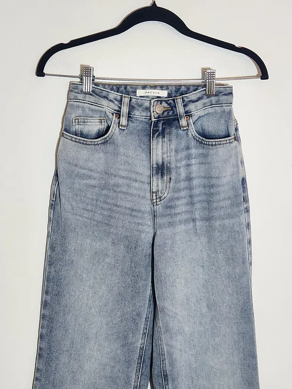 PacSun Light Wash 90s Boyfriend Jeans with High Slits Size 24 - Image 2